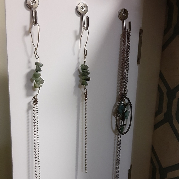 Green stone dangle earrings - Picture 6 of 6